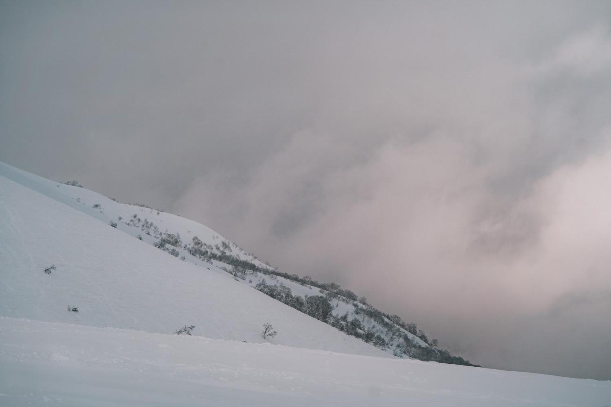 Alpenglow Lodges Ginkei Niseko Bagian luar foto